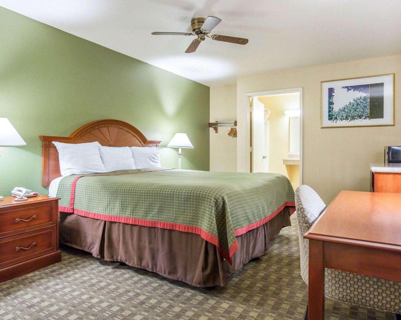 Rodeway Inn Delano